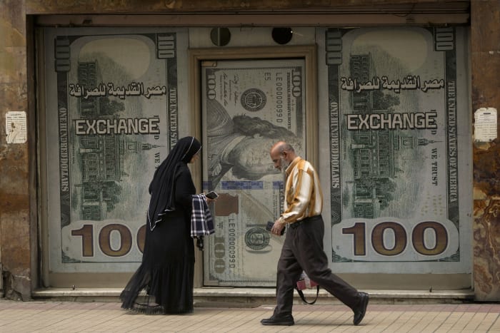 Egypt&rsquo;s currency edges higher against the US dollar after price hikes